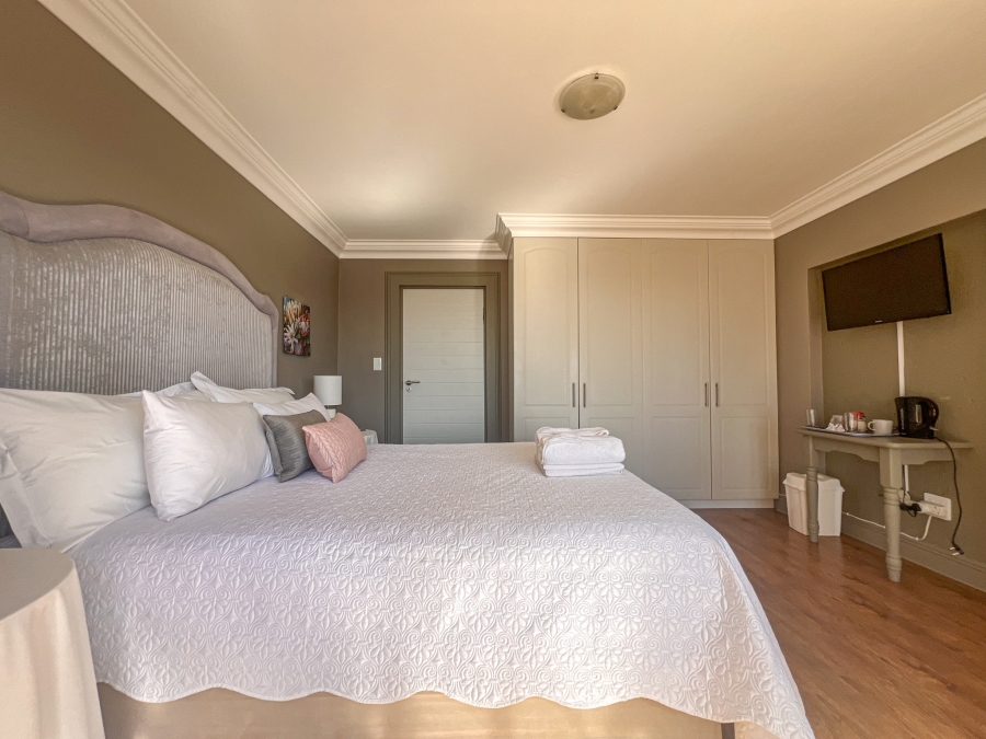 9 Bedroom Property for Sale in Myburgh Park Western Cape